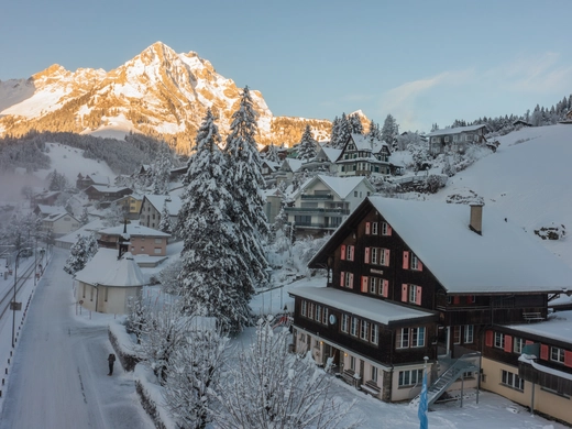In weniger als zwei Stunden erreicht ihr ab Zürich diese fantastische Bergkulisse.