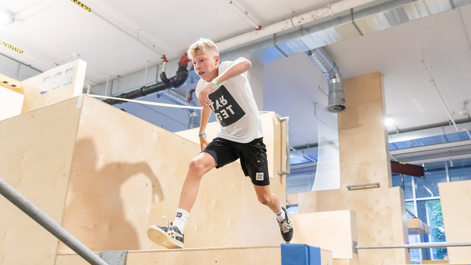 Gelungene Indoor-Premiere der Swiss Parkour Series in Basel