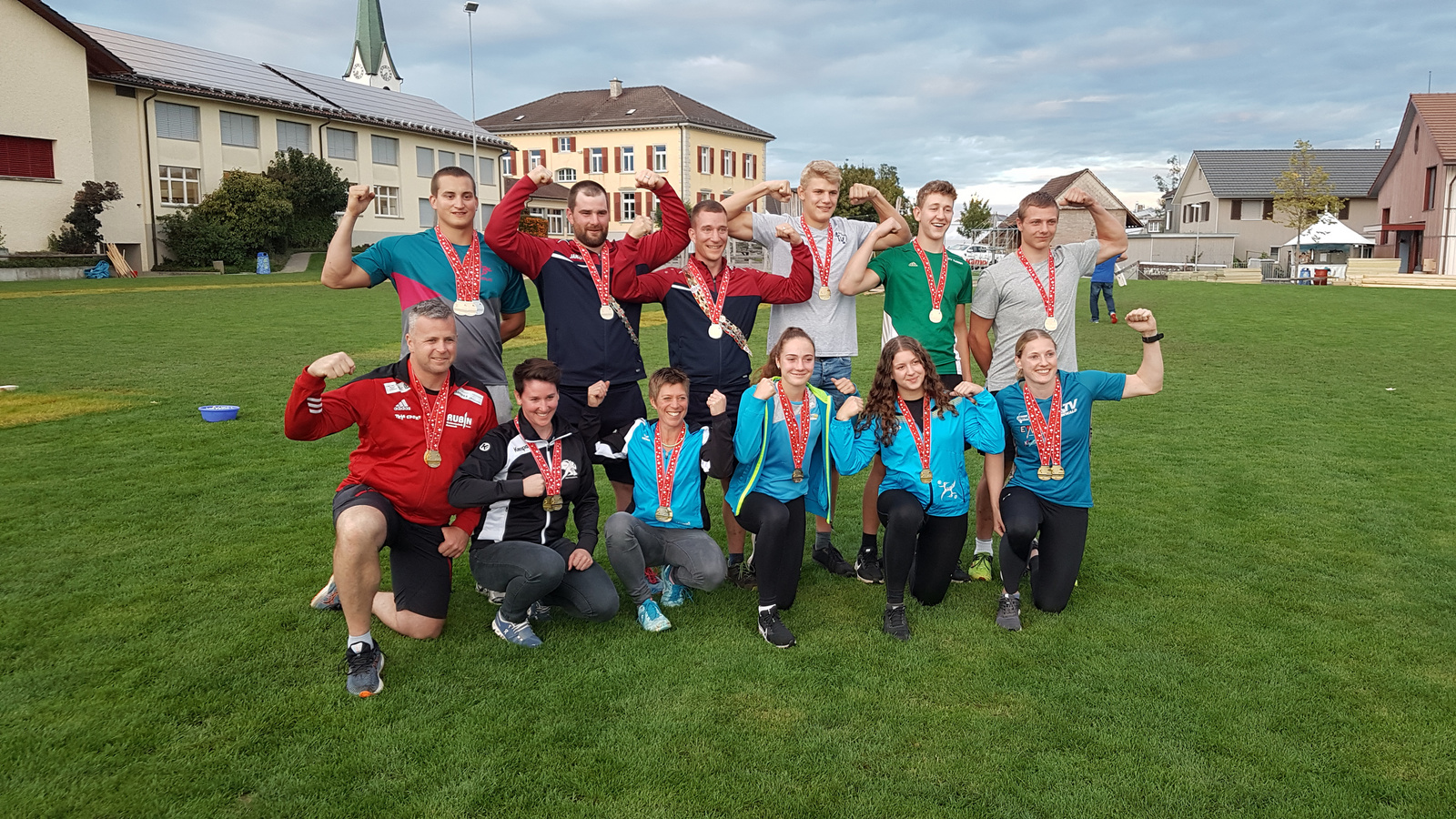 Viermal Doppel-Gold im Steinstossen