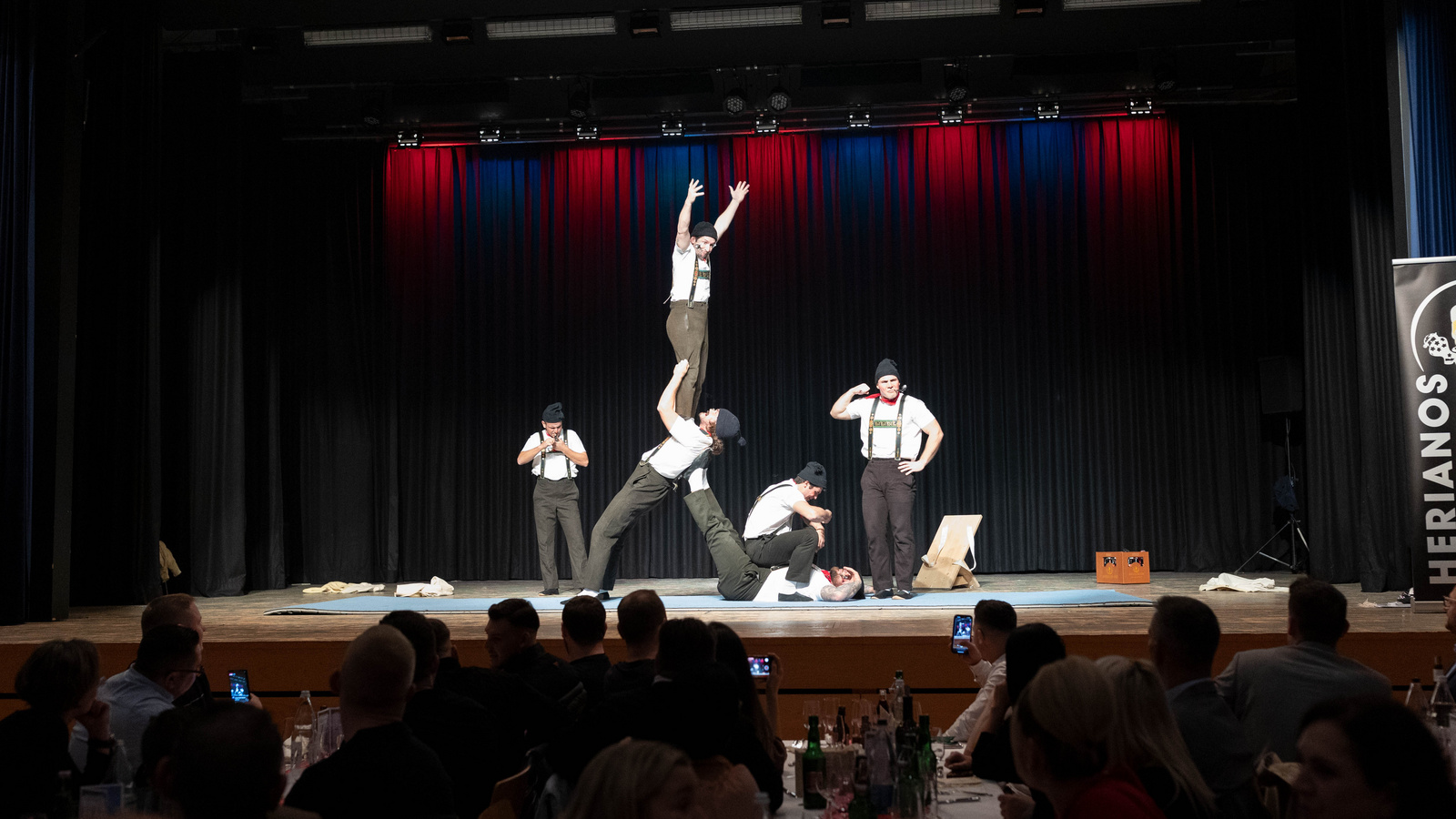 Aus der Turnhalle auf die Showbühne