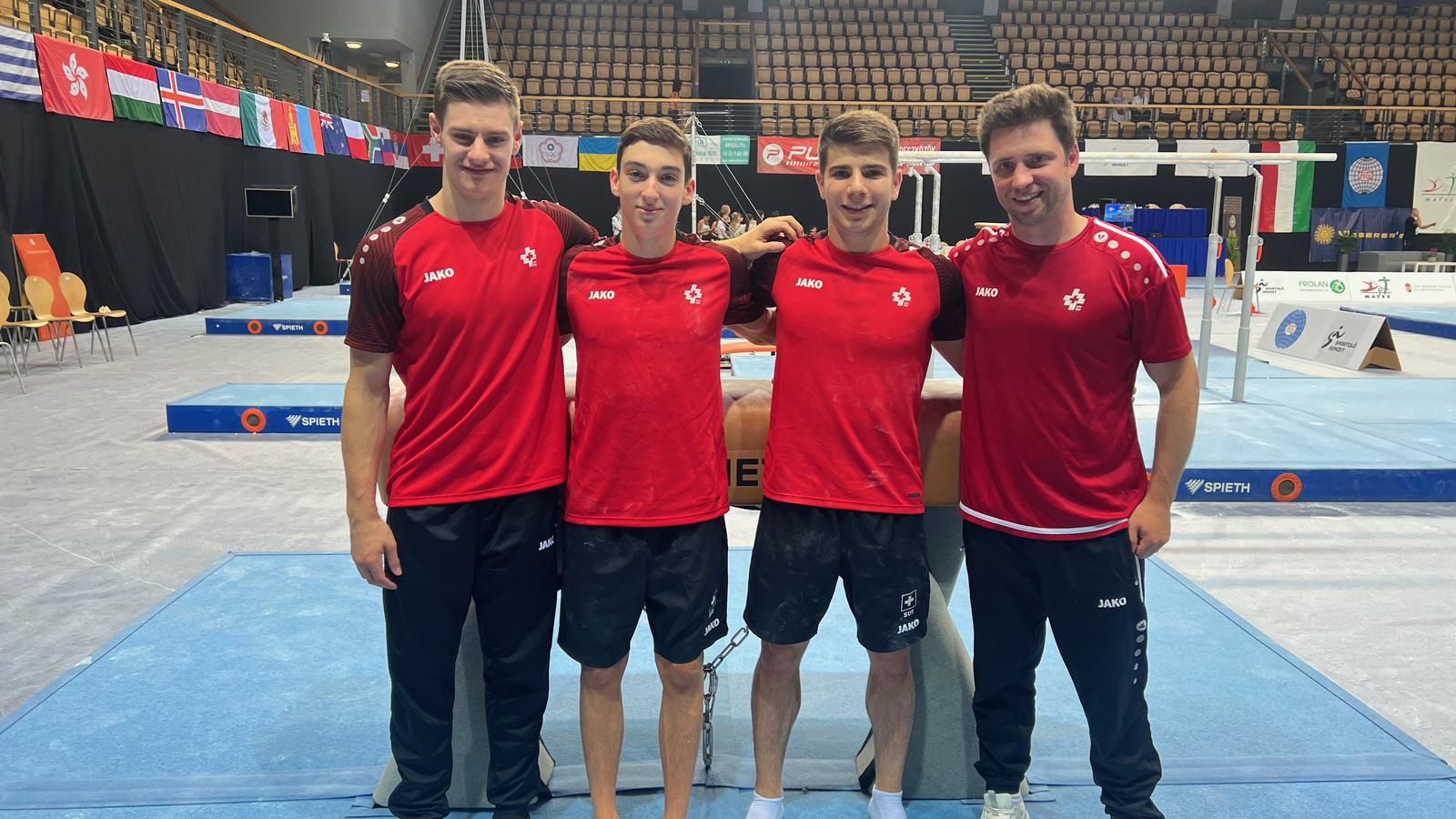 Murabito gewinnt an Weltcup-Premiere Silber und Bronze