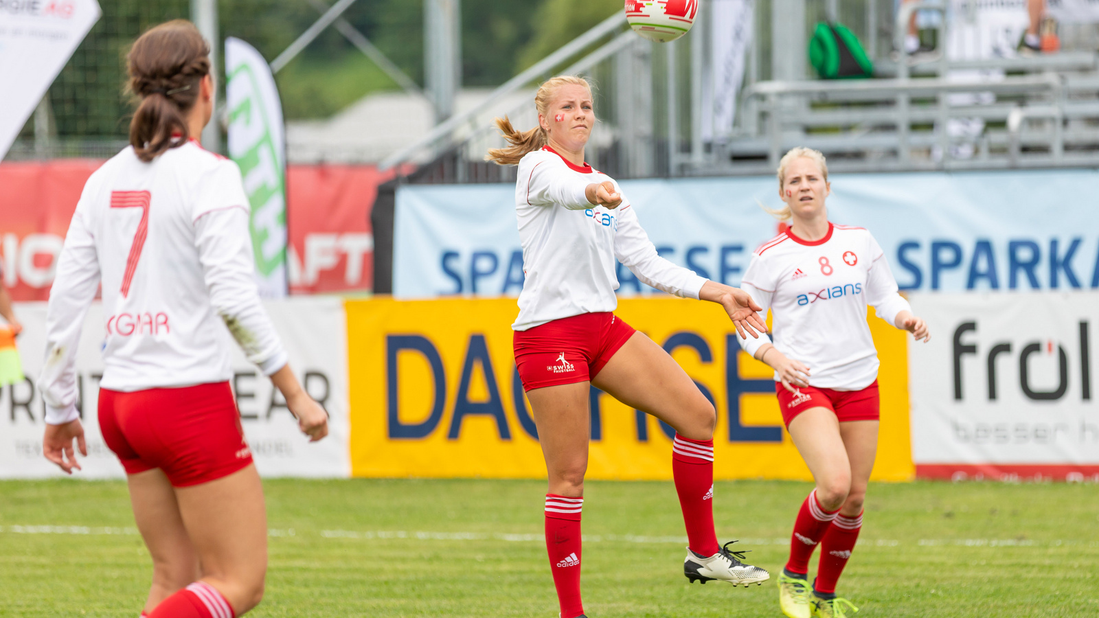 Die Schweizerinnen über Umweg im Halbfinal