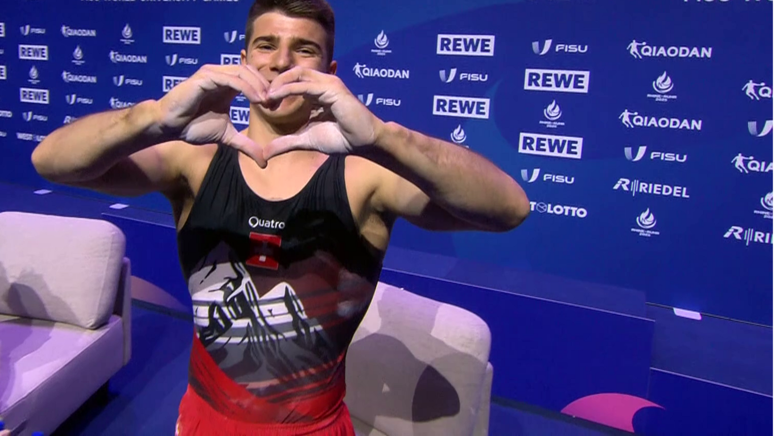 Luca Murabitos herzliche Freude über Silber am Sprung.