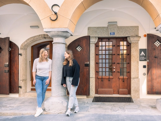 Mittendrin in der bunten Altstadt: die Jugendherberge Martigny. 