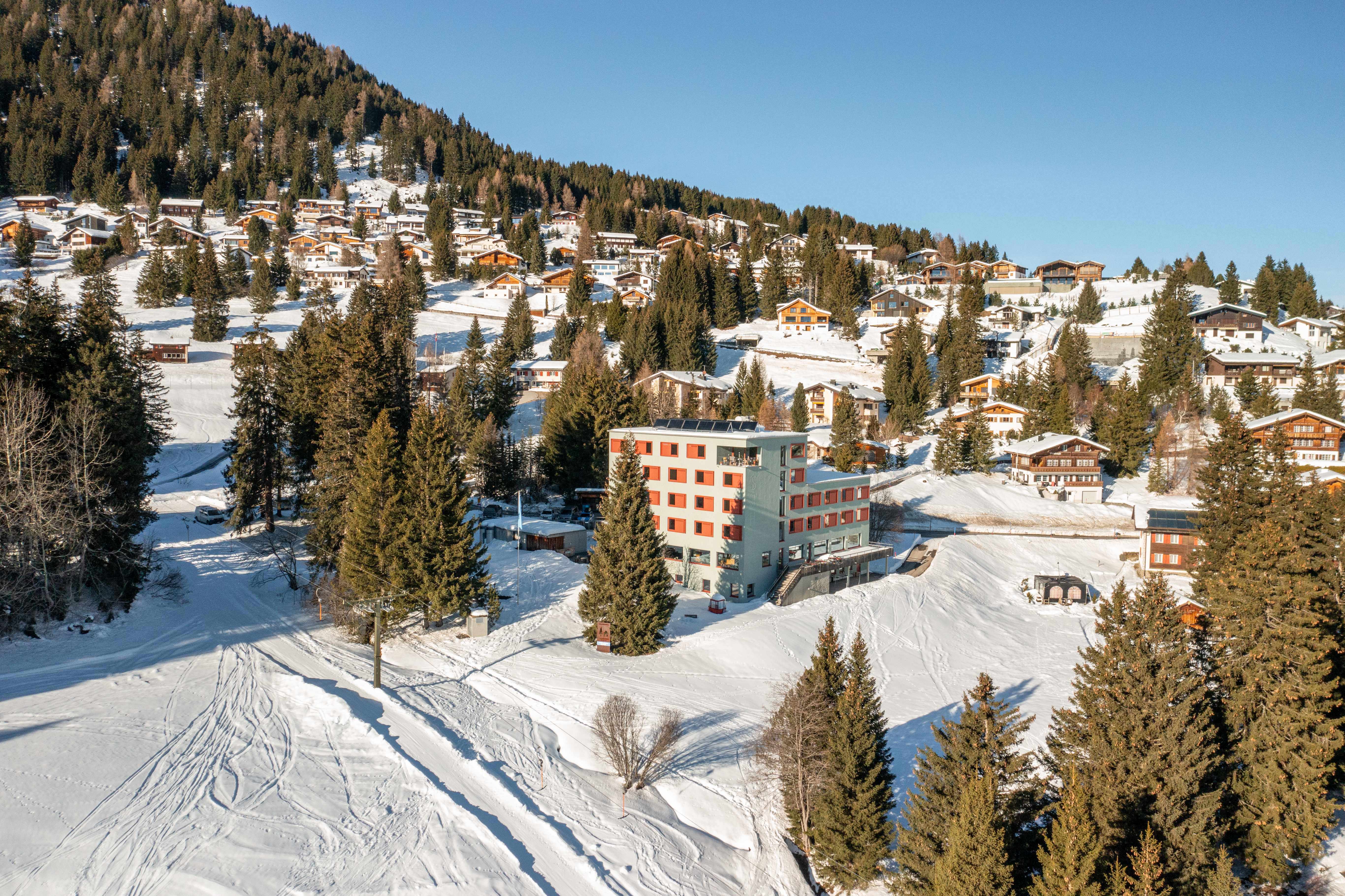 Näher an der Piste als von der Jugendherberge Valbella-Lenzerheide geht es kaum.